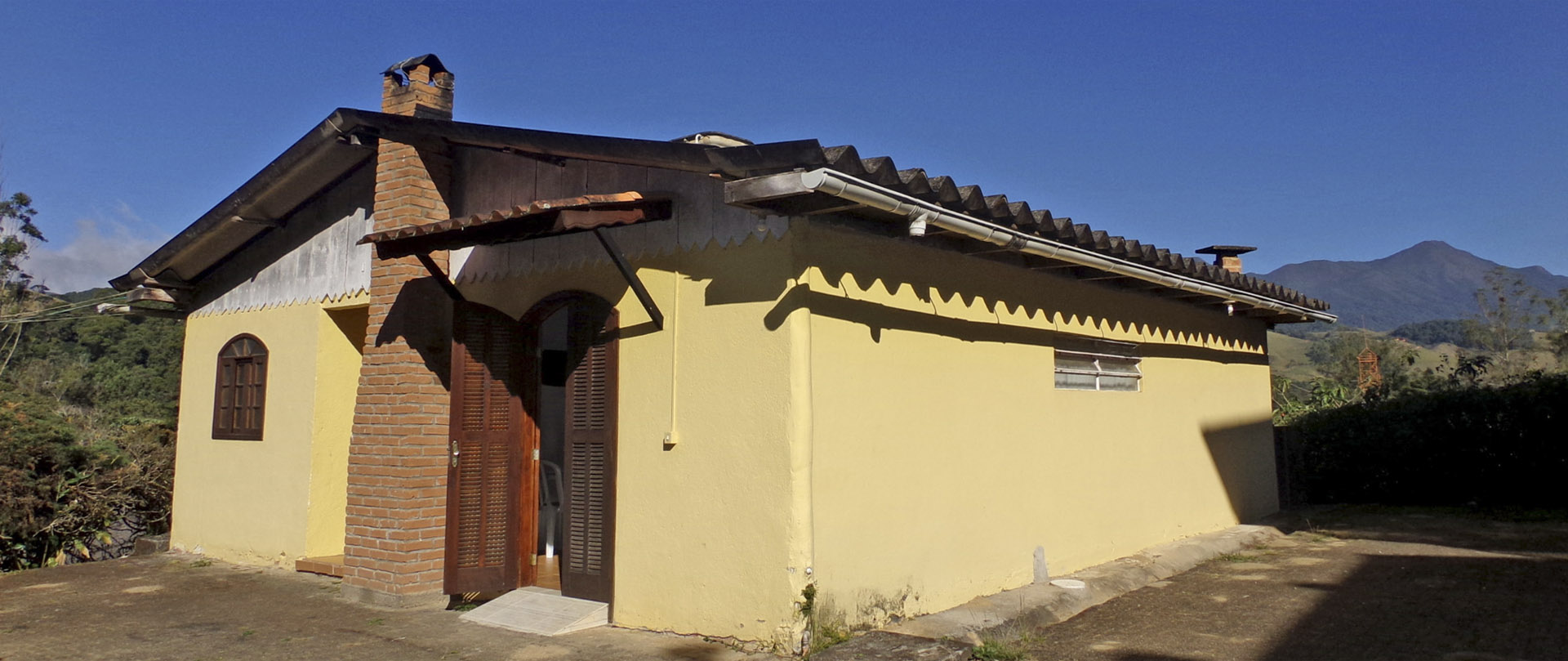 Acomodações - Chalé com 2 quartos - Condomínio Shallon Adonai - Visconde de Mauá - RJ